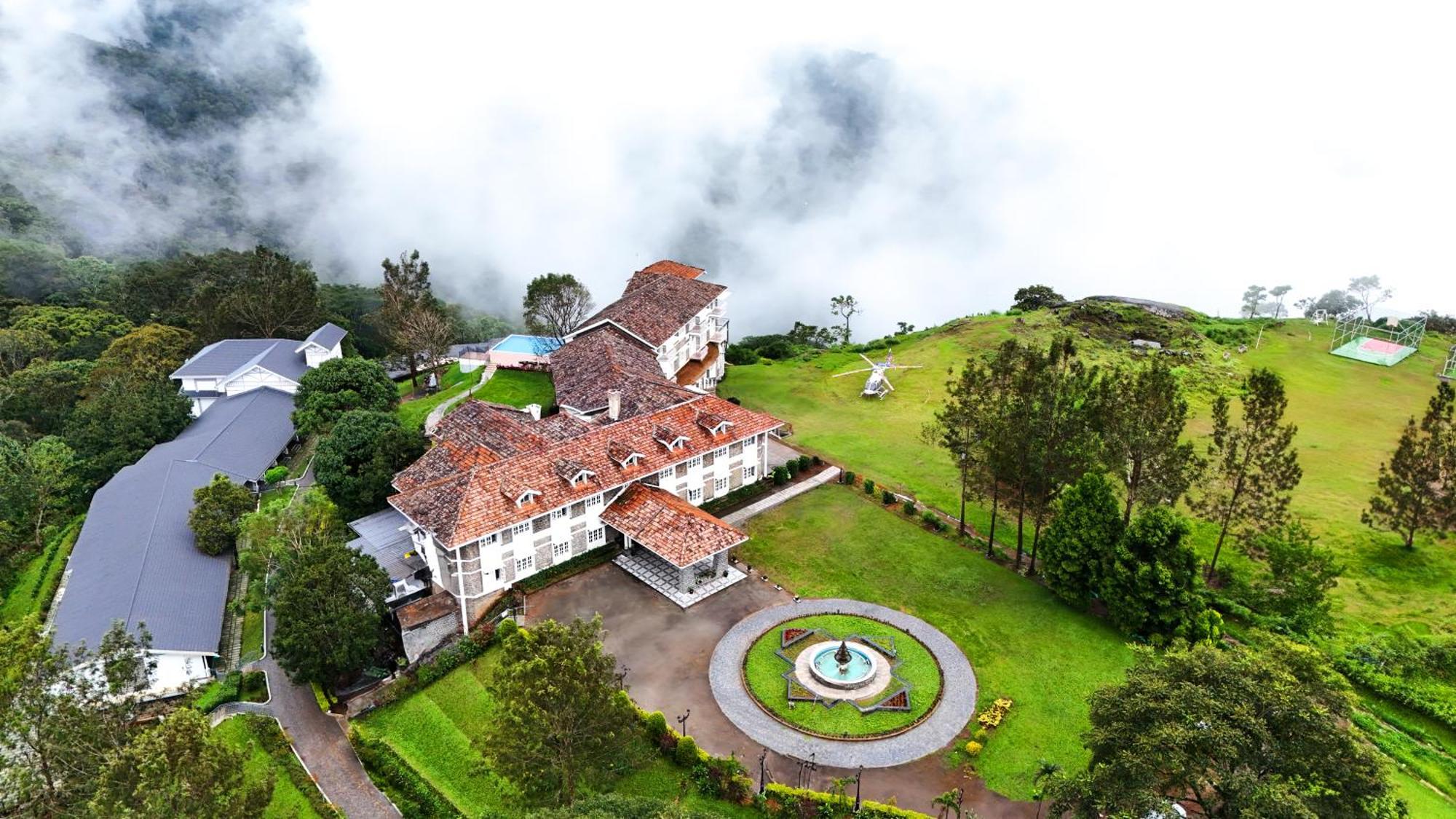 Le Montfort Resort Мунар Екстериор снимка