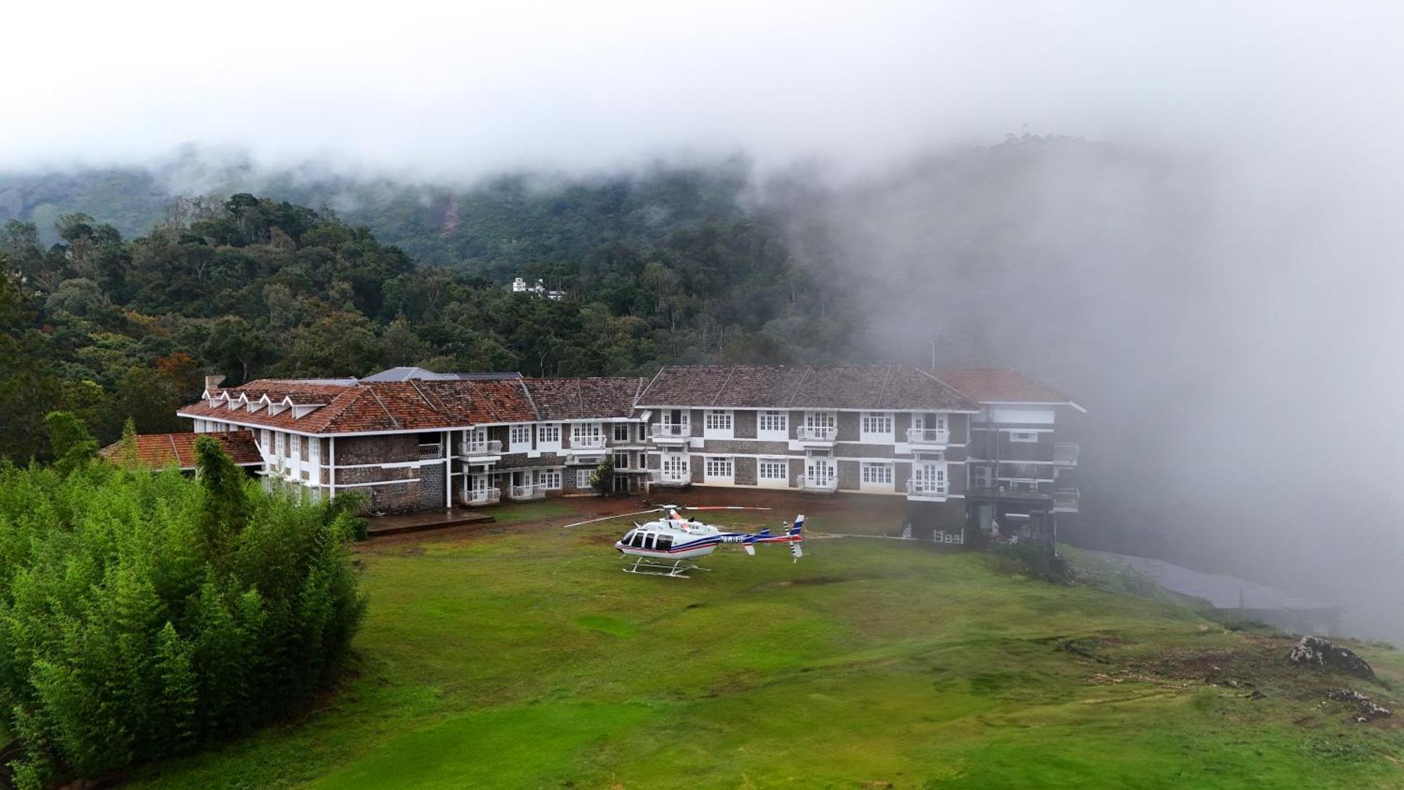 Le Montfort Resort Мунар Екстериор снимка