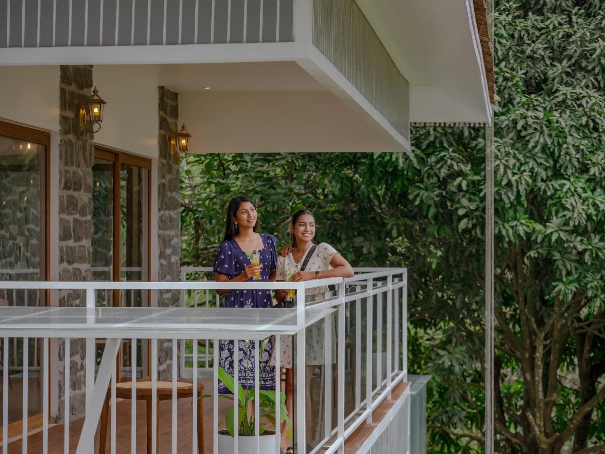 Le Montfort Resort Мунар Екстериор снимка