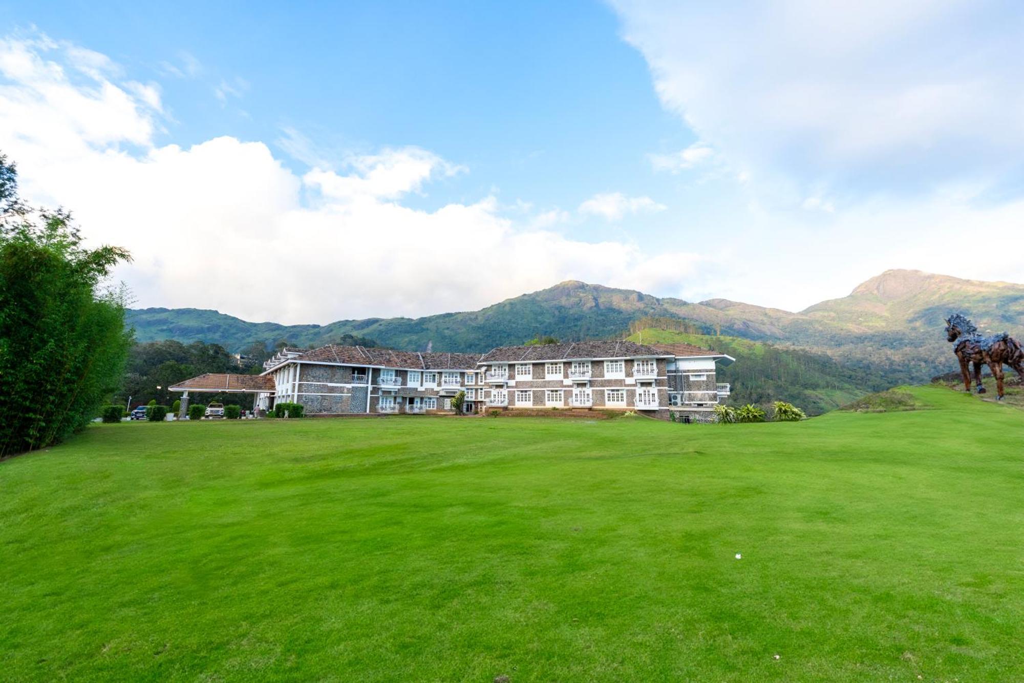 Le Montfort Resort Мунар Екстериор снимка