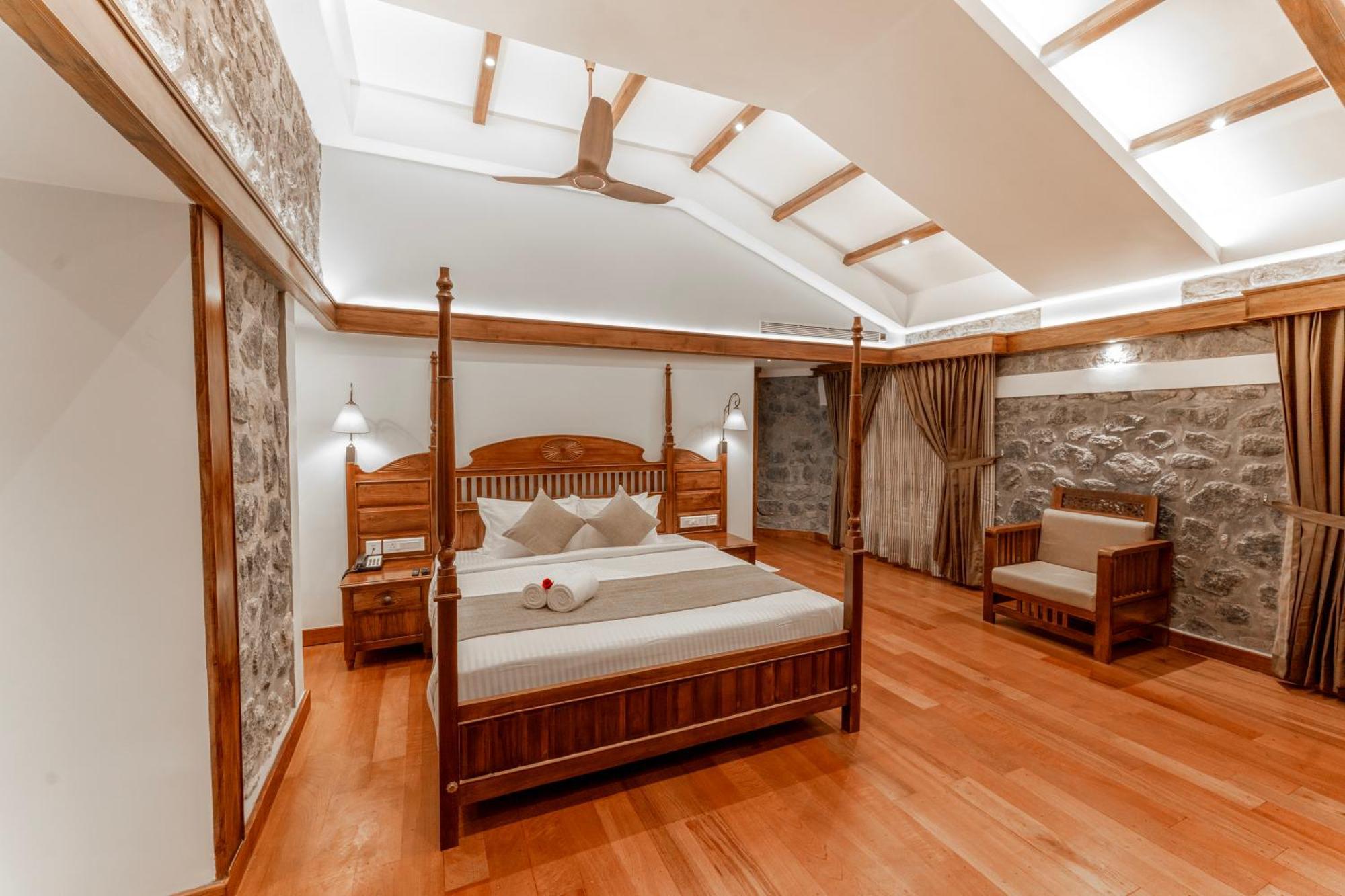 Le Montfort Resort Мунар Екстериор снимка