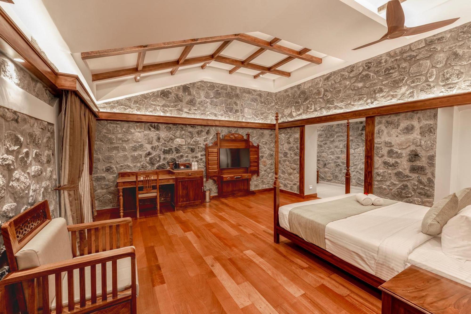 Le Montfort Resort Мунар Екстериор снимка