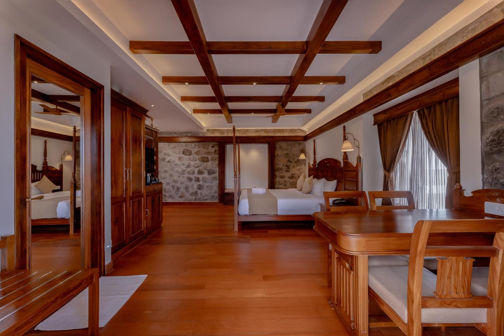 Le Montfort Resort Мунар Екстериор снимка