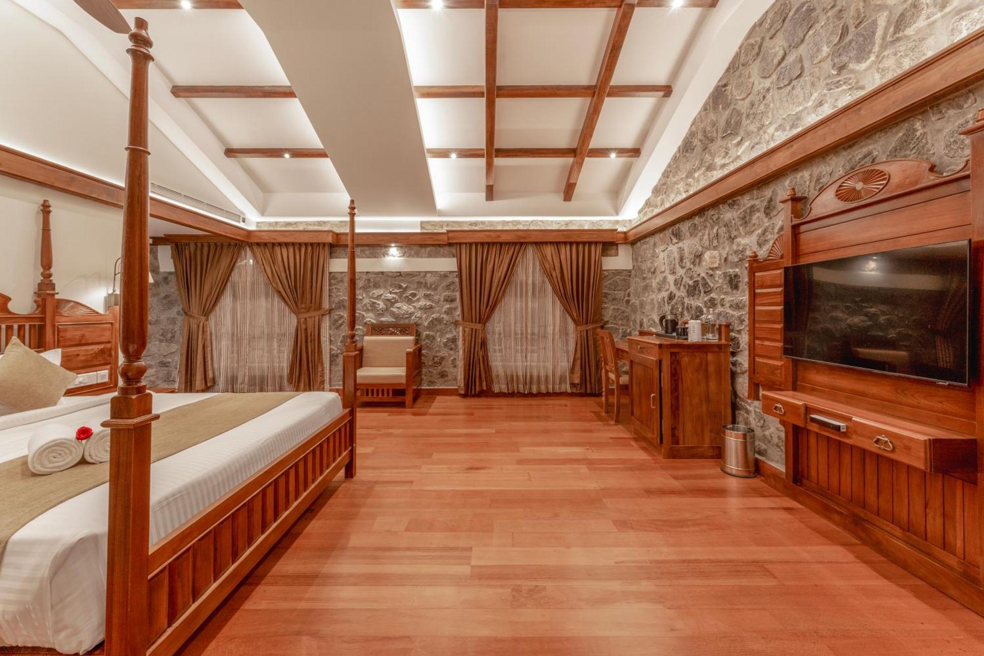 Le Montfort Resort Мунар Екстериор снимка