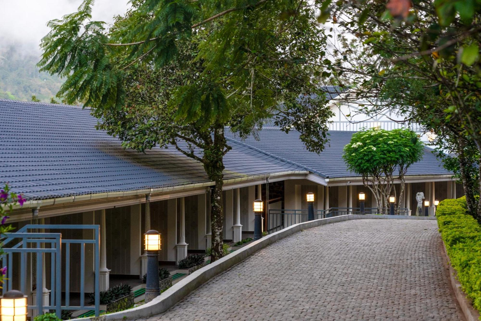 Le Montfort Resort Мунар Екстериор снимка