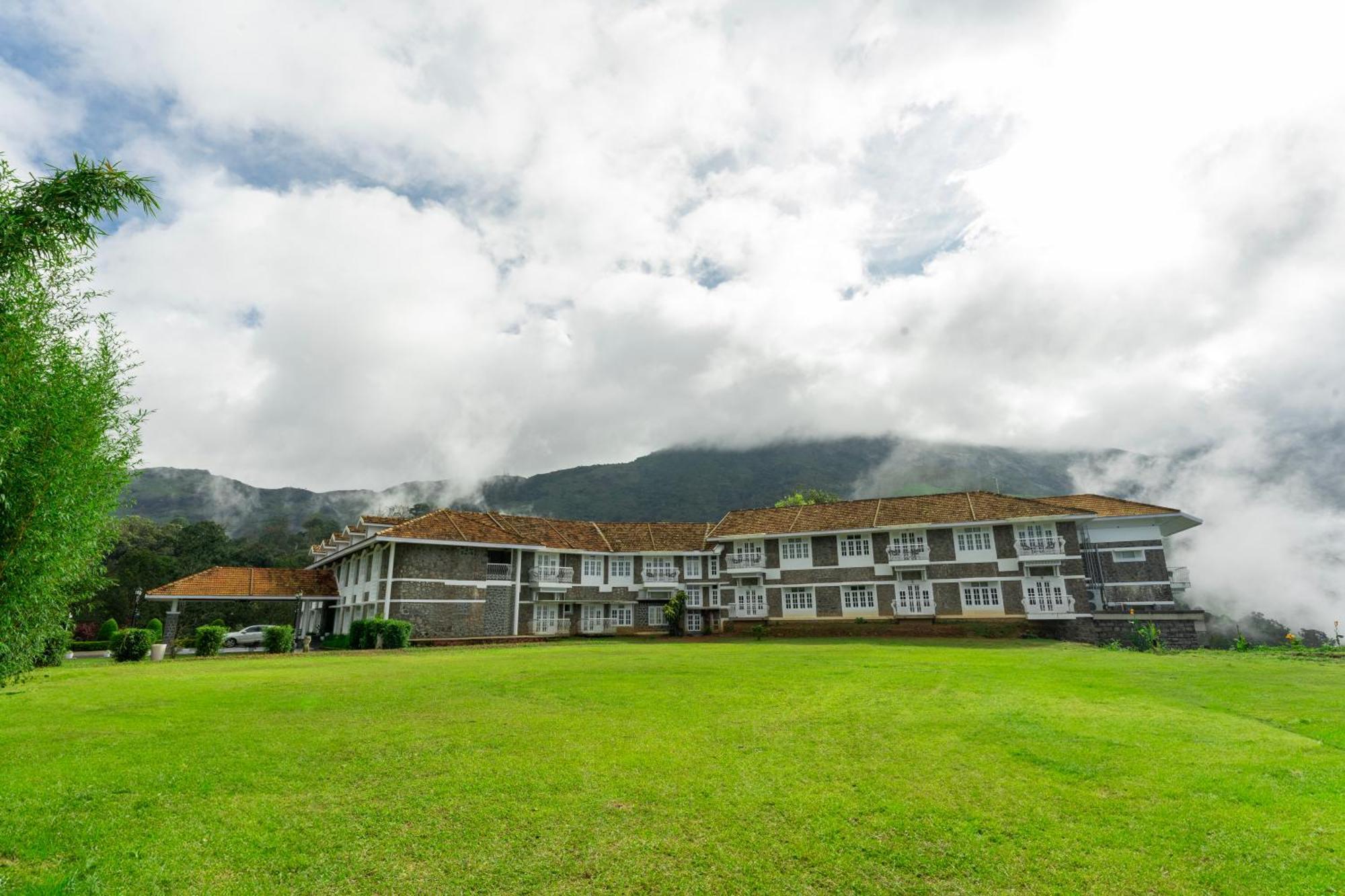 Le Montfort Resort Мунар Екстериор снимка
