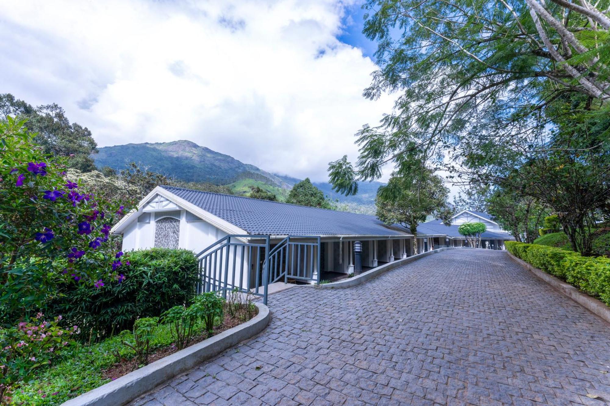 Le Montfort Resort Мунар Екстериор снимка
