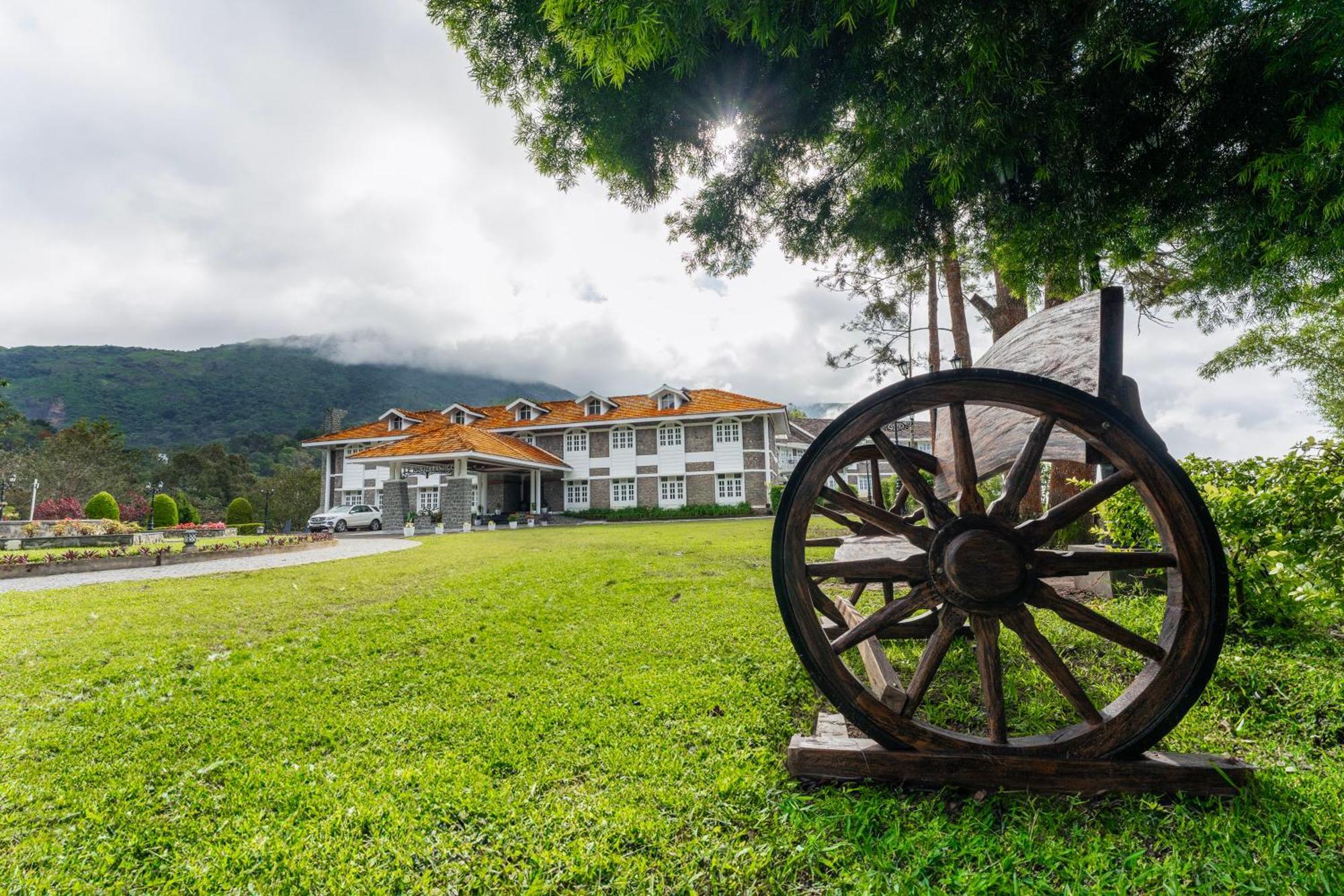 Le Montfort Resort Мунар Екстериор снимка