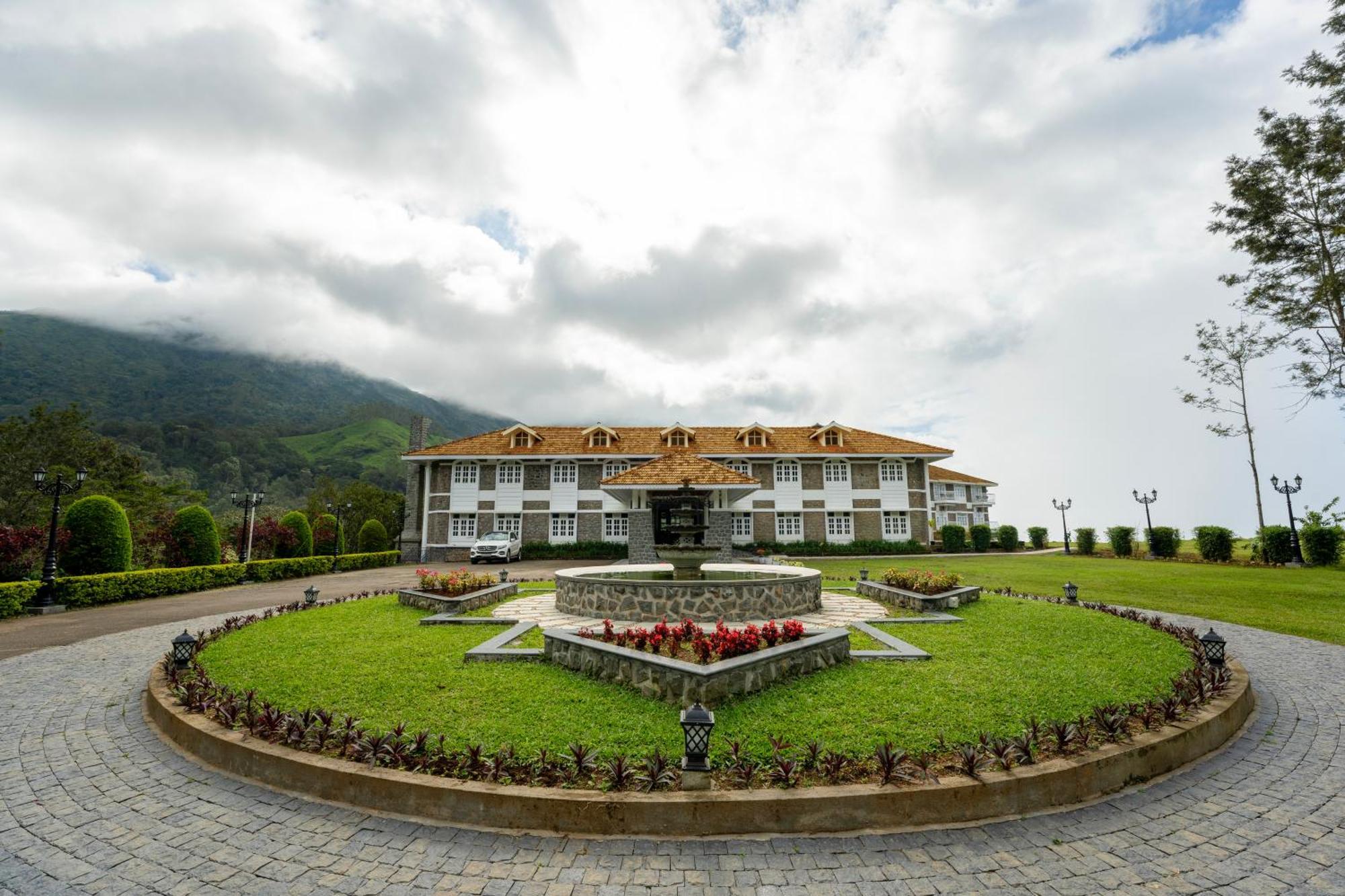Le Montfort Resort Мунар Екстериор снимка