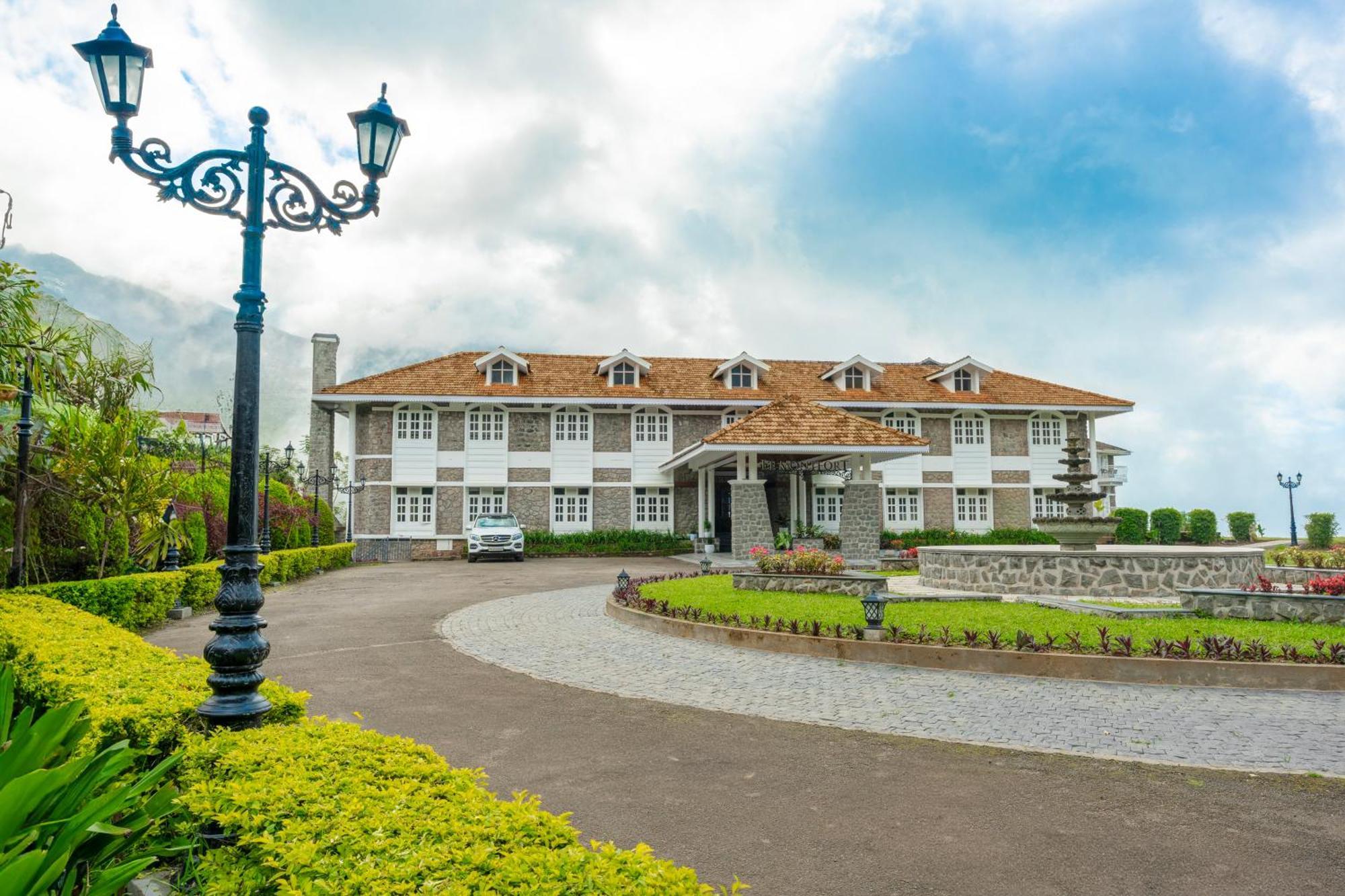 Le Montfort Resort Мунар Екстериор снимка