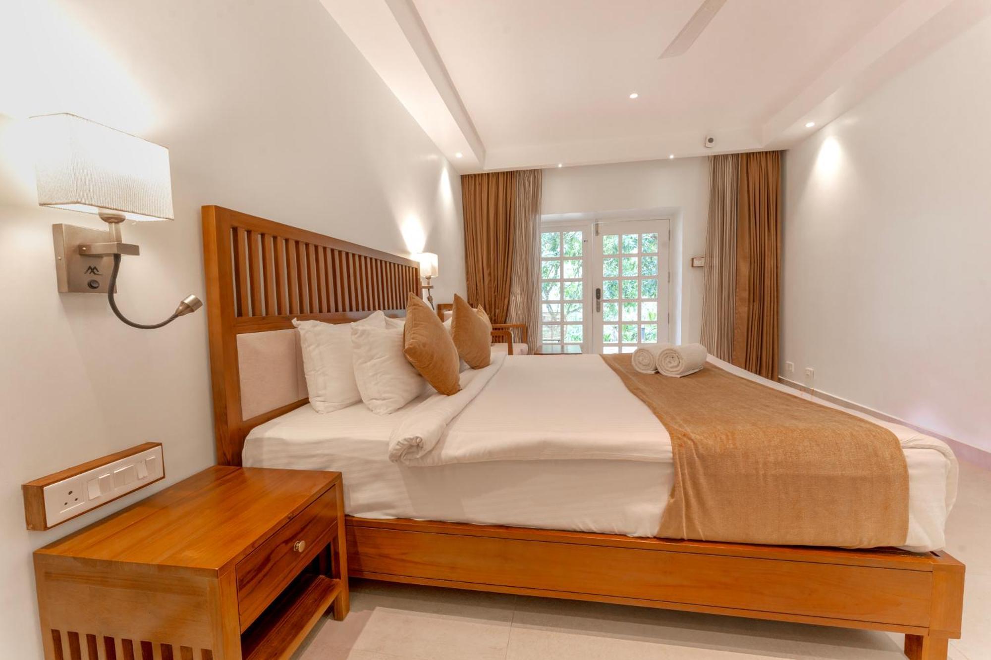 Le Montfort Resort Мунар Екстериор снимка