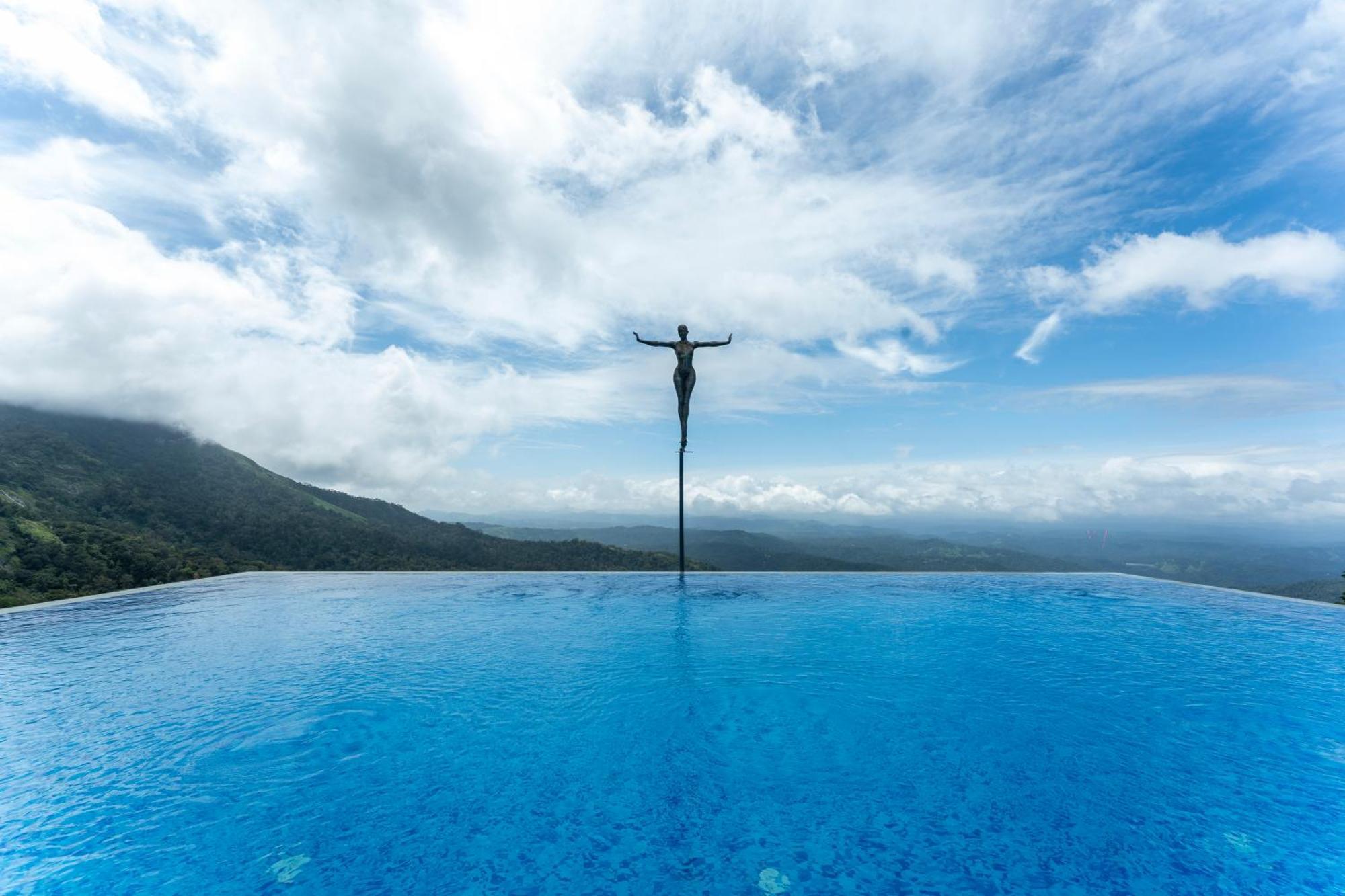 Le Montfort Resort Мунар Екстериор снимка