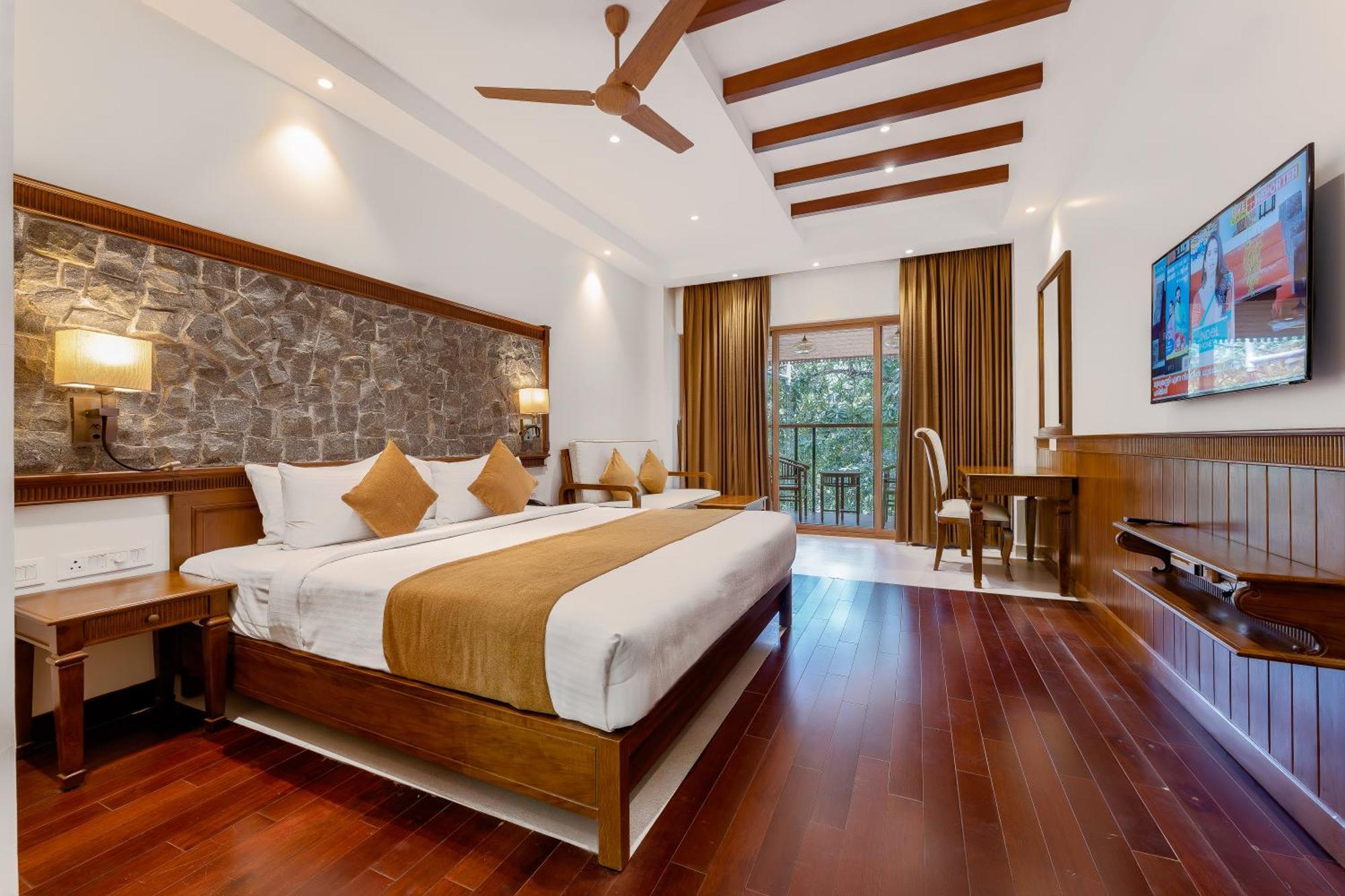 Le Montfort Resort Мунар Екстериор снимка