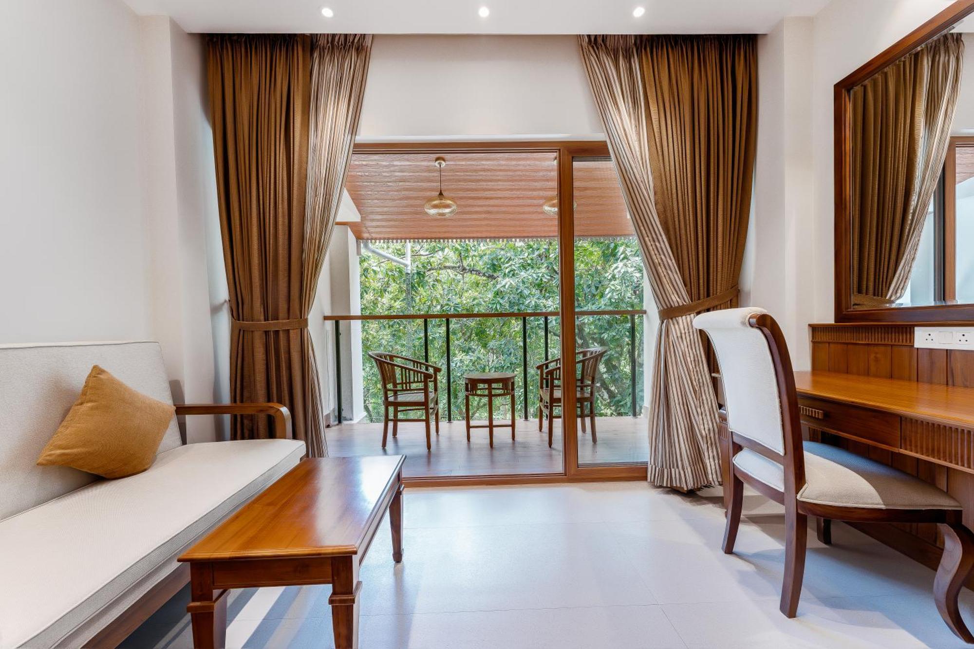 Le Montfort Resort Мунар Екстериор снимка