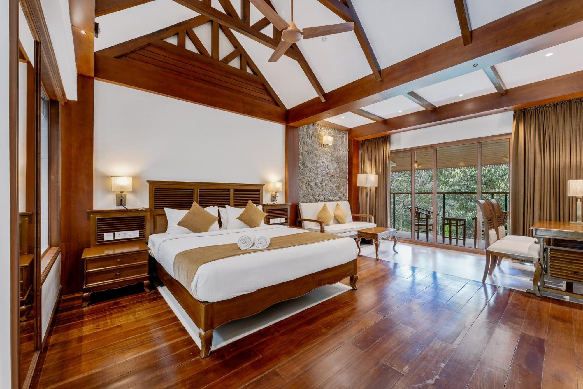 Le Montfort Resort Мунар Екстериор снимка