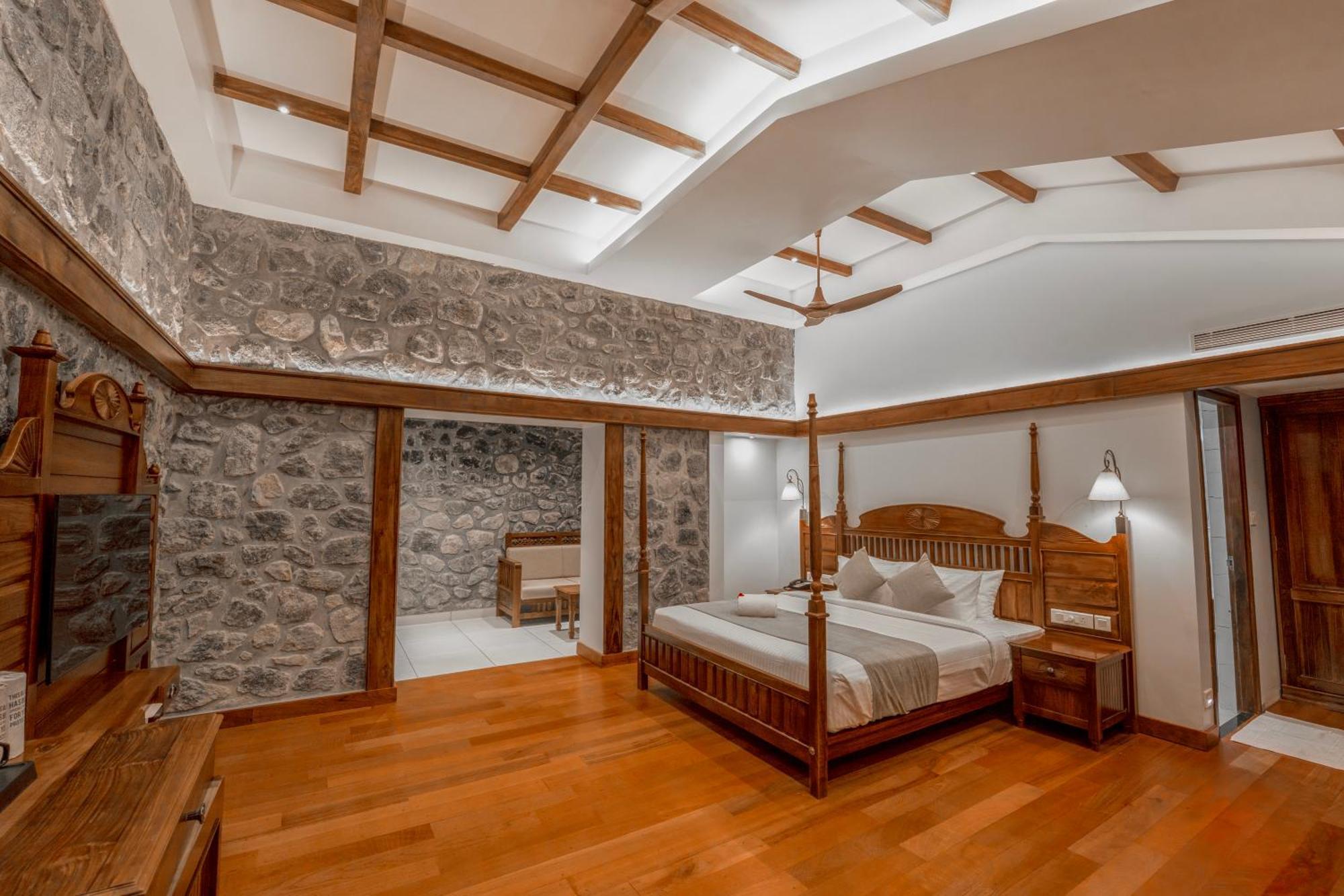 Le Montfort Resort Мунар Екстериор снимка