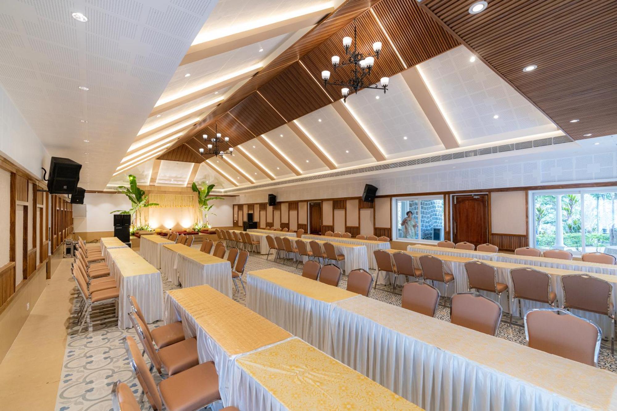 Le Montfort Resort Мунар Екстериор снимка
