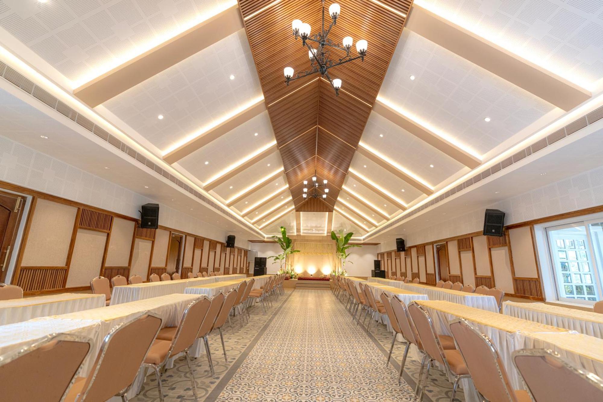 Le Montfort Resort Мунар Екстериор снимка