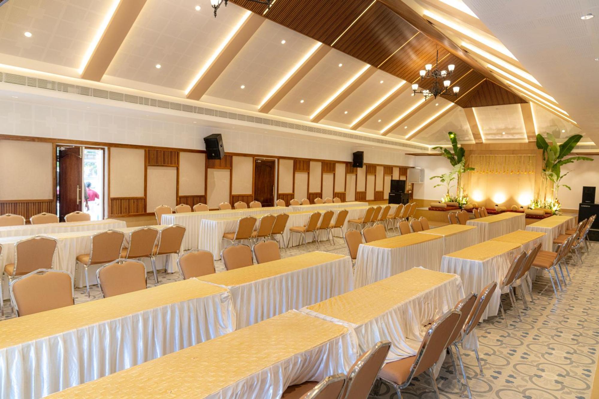 Le Montfort Resort Мунар Екстериор снимка