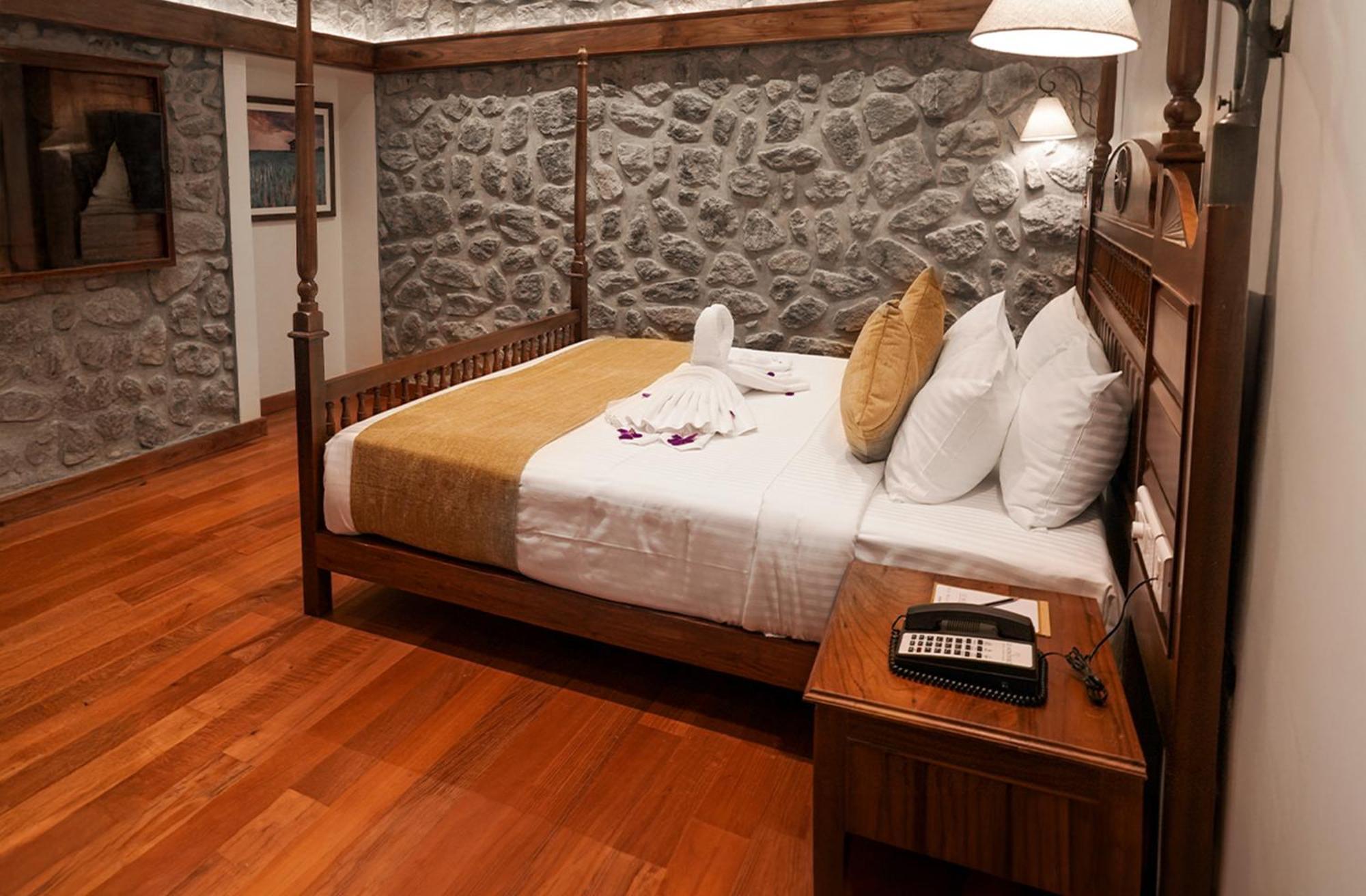 Le Montfort Resort Мунар Екстериор снимка